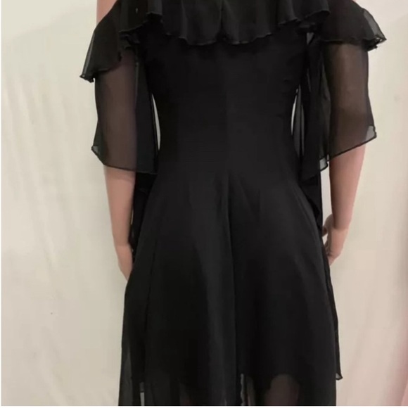 Elegant Black Off-Shoulder Dress - Picture 3 of 9